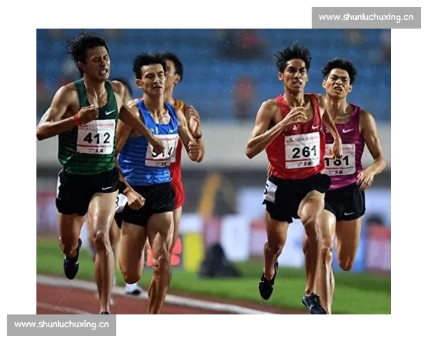 激烈角逐中运动员全力冲刺展现体育竞技无与伦比的魅力瞬间画面汇